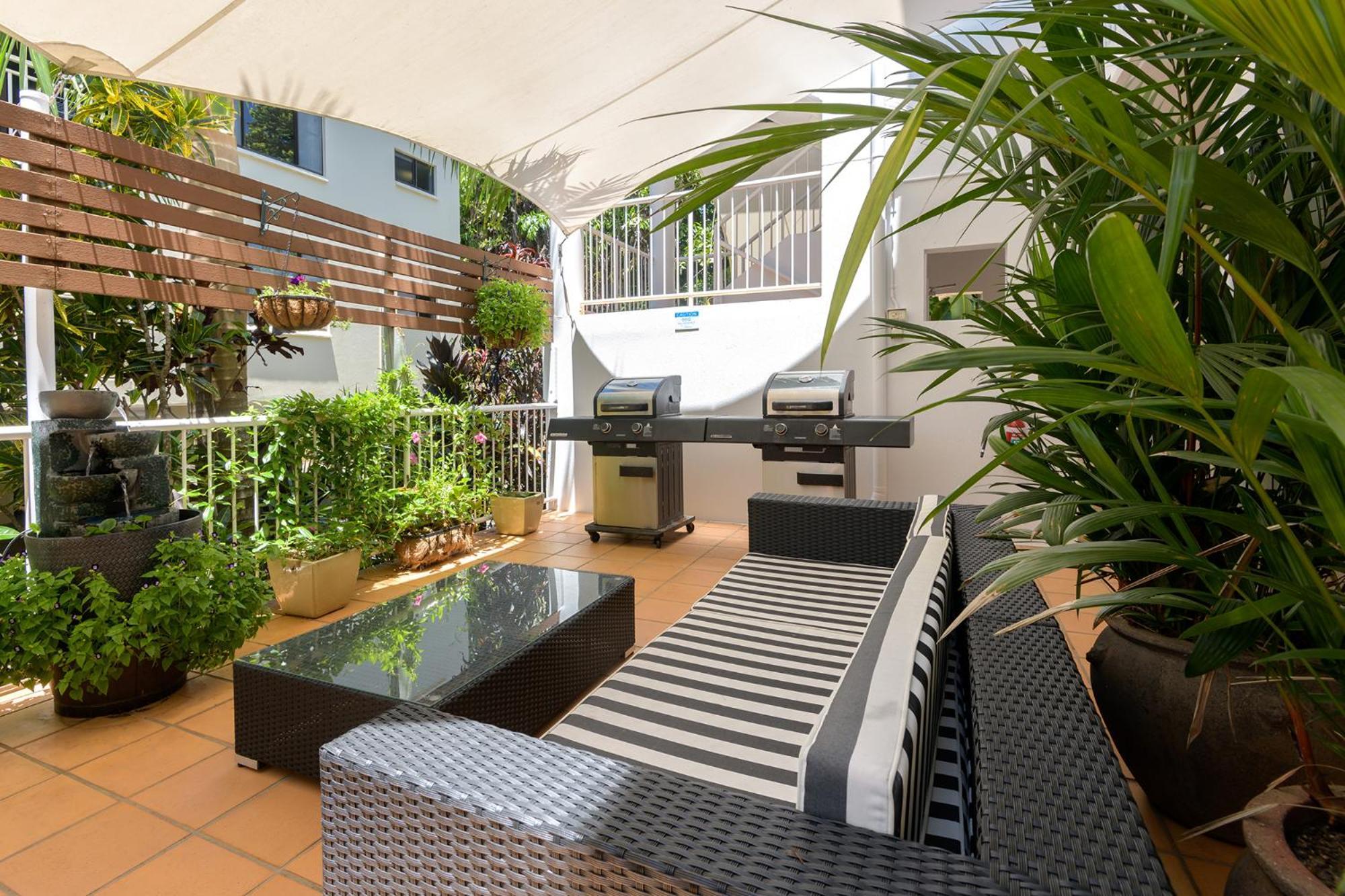 Port Douglas Apartments - Adults Only Oasis Buitenkant foto