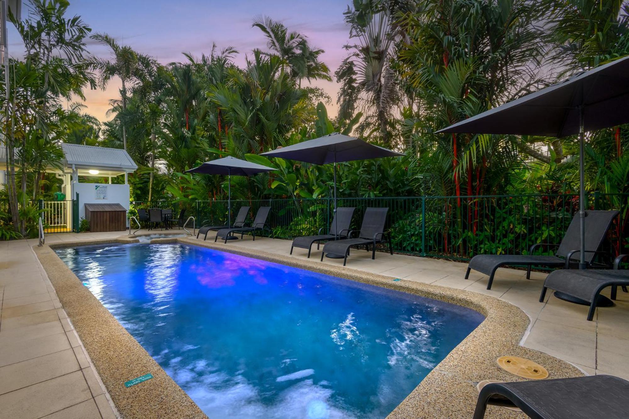 Port Douglas Apartments - Adults Only Oasis Buitenkant foto