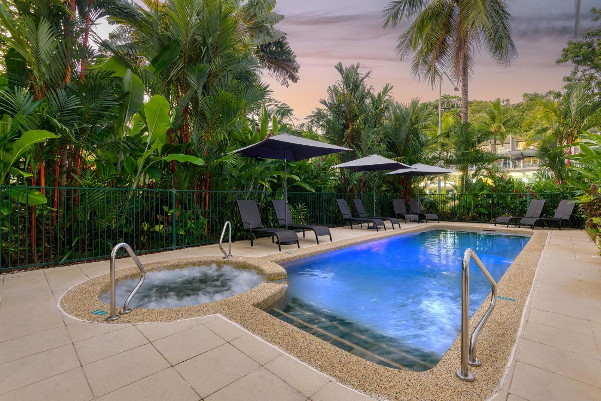 Port Douglas Apartments - Adults Only Oasis Buitenkant foto