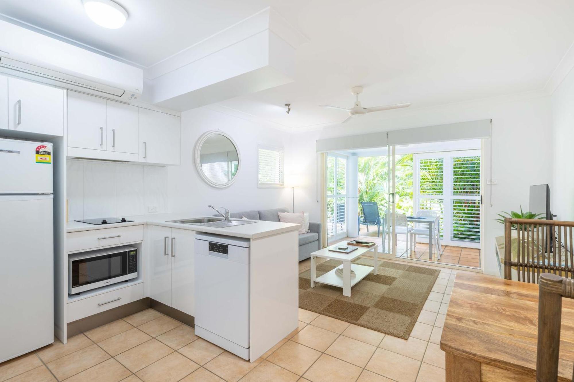 Port Douglas Apartments - Adults Only Oasis Buitenkant foto