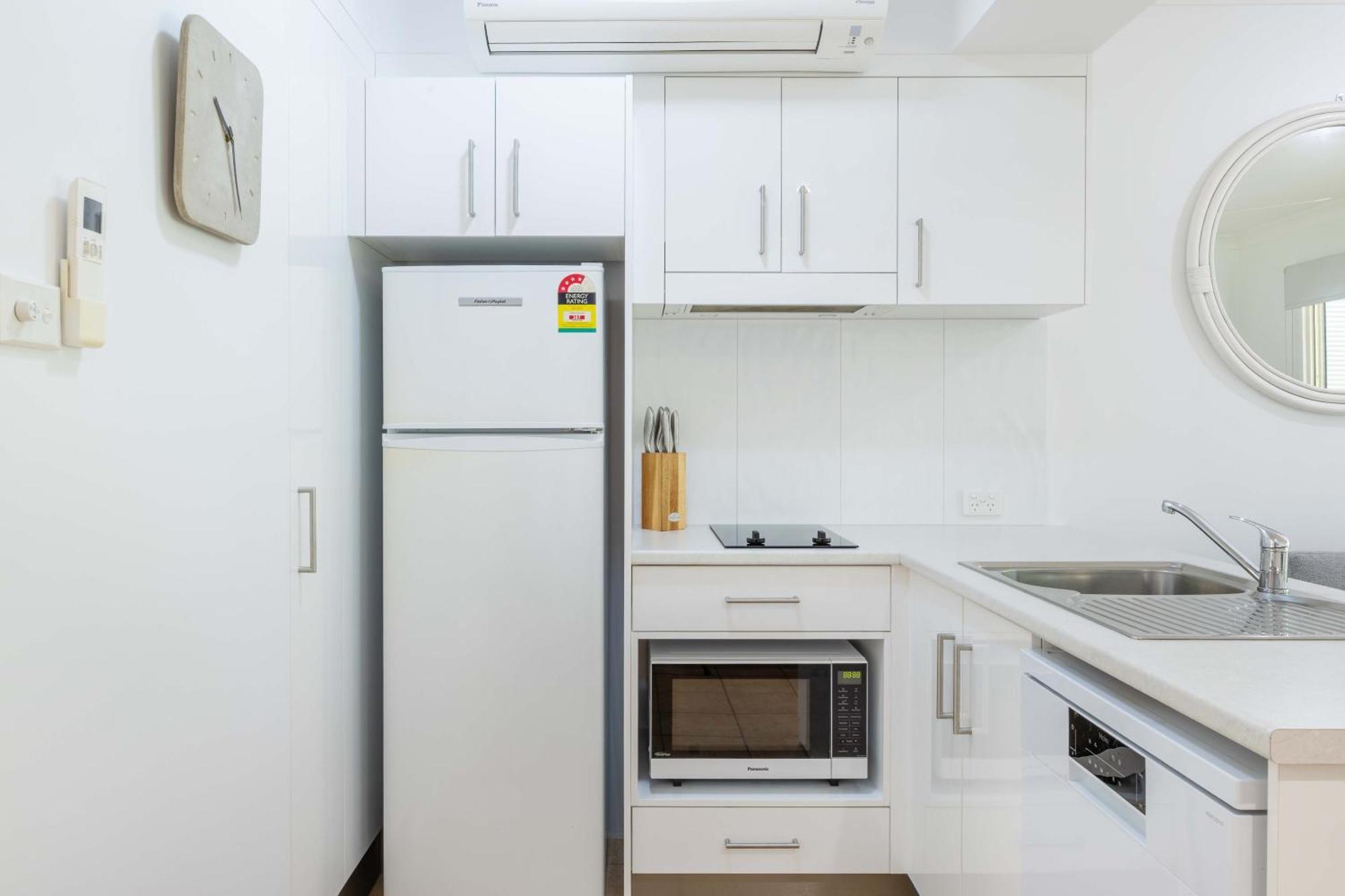 Port Douglas Apartments - Adults Only Oasis Buitenkant foto