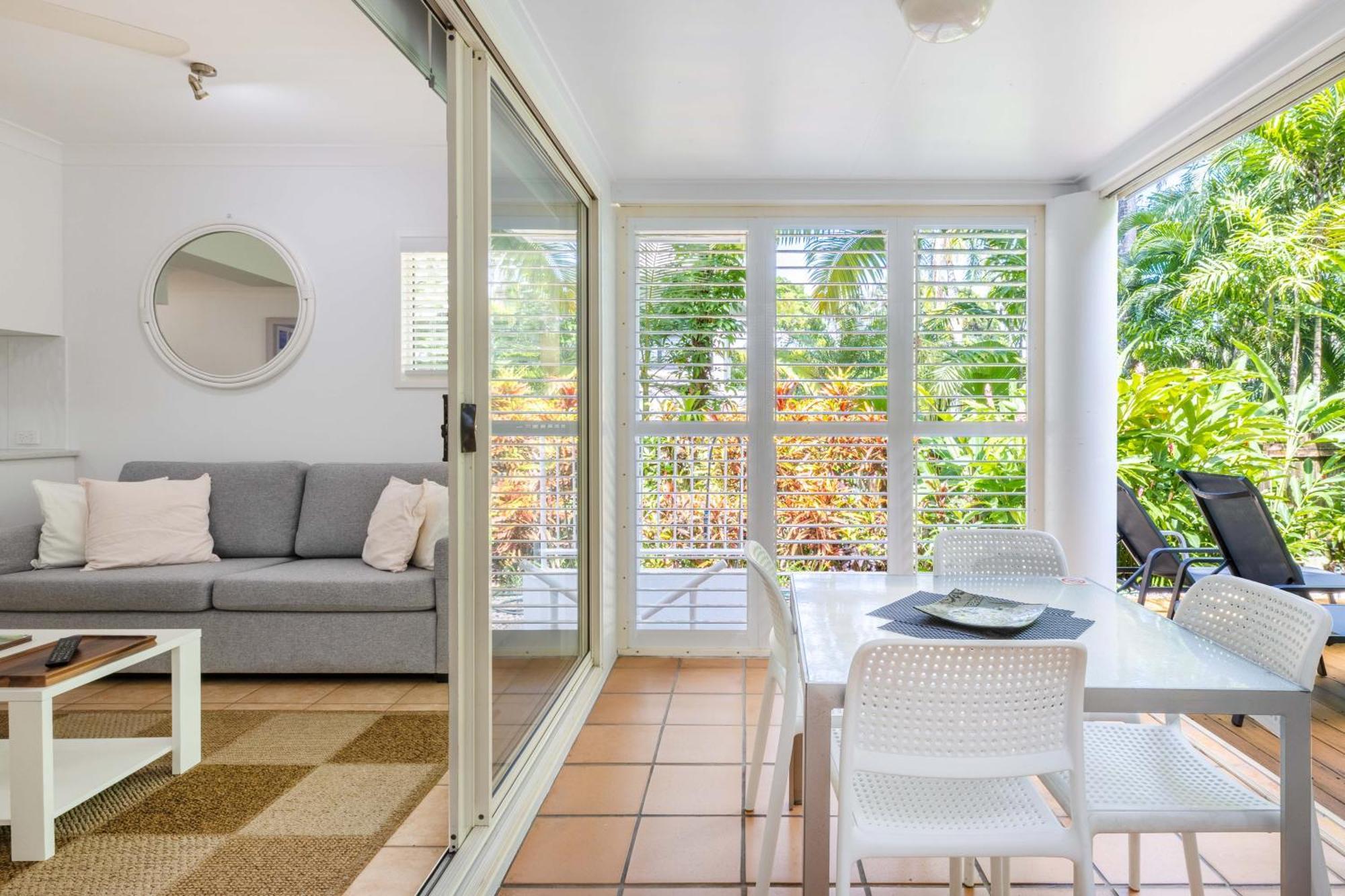Port Douglas Apartments - Adults Only Oasis Buitenkant foto